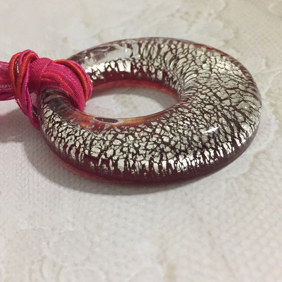 Crackle glass ribbon necklace - Picture 6 of 6